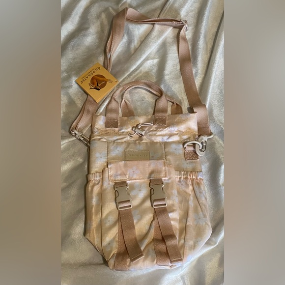 NWT Blogilates Water Bottle Sling Bag Peach/White Floral - Picture 1 of 4